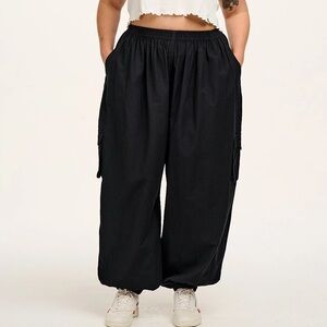 Lucy & Yak rumi balloon leg cotton and linen trousers in black